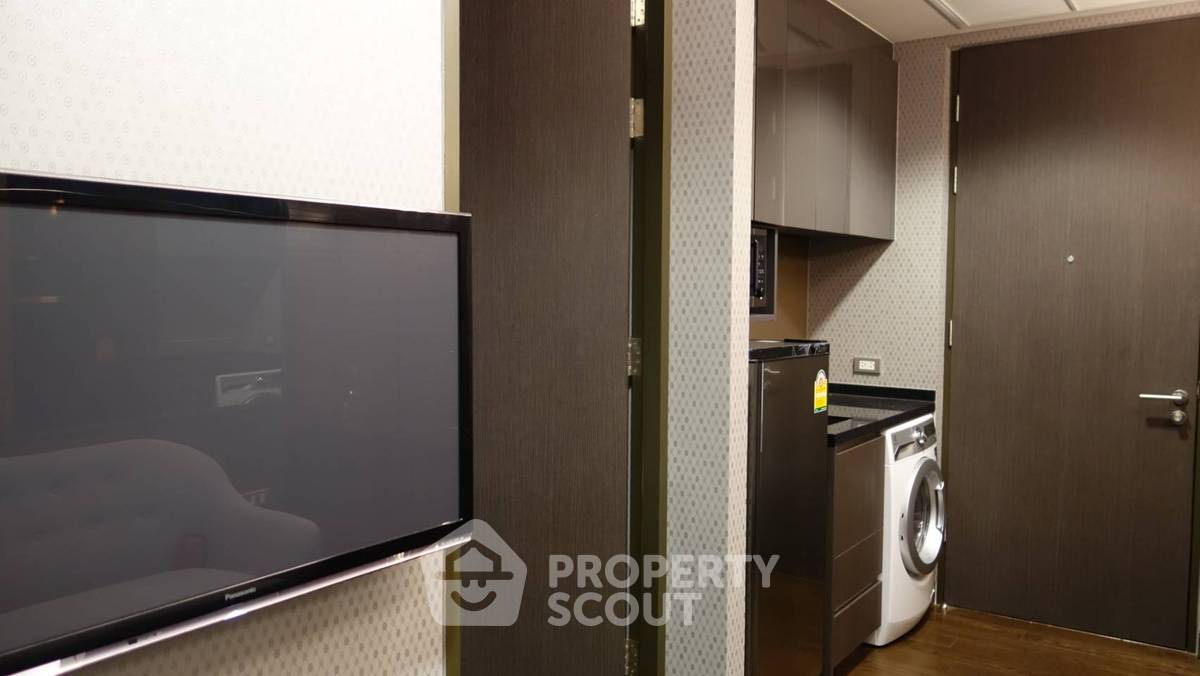 1-BR Condo at The Lumpini 24 near BTS Phrom Phong (ID 825468)