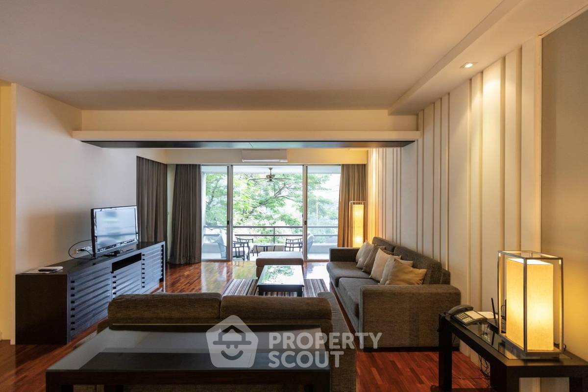 3-BR Condo at Krystal Court near BTS Nana (ID 1837511)