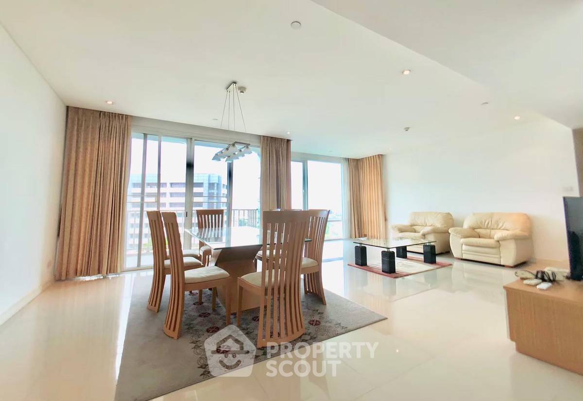 BTS Ekkamai အနီး Fullerton Sukhumvit ရှိ 3-BR ကွန်ဒို (ID 452555)