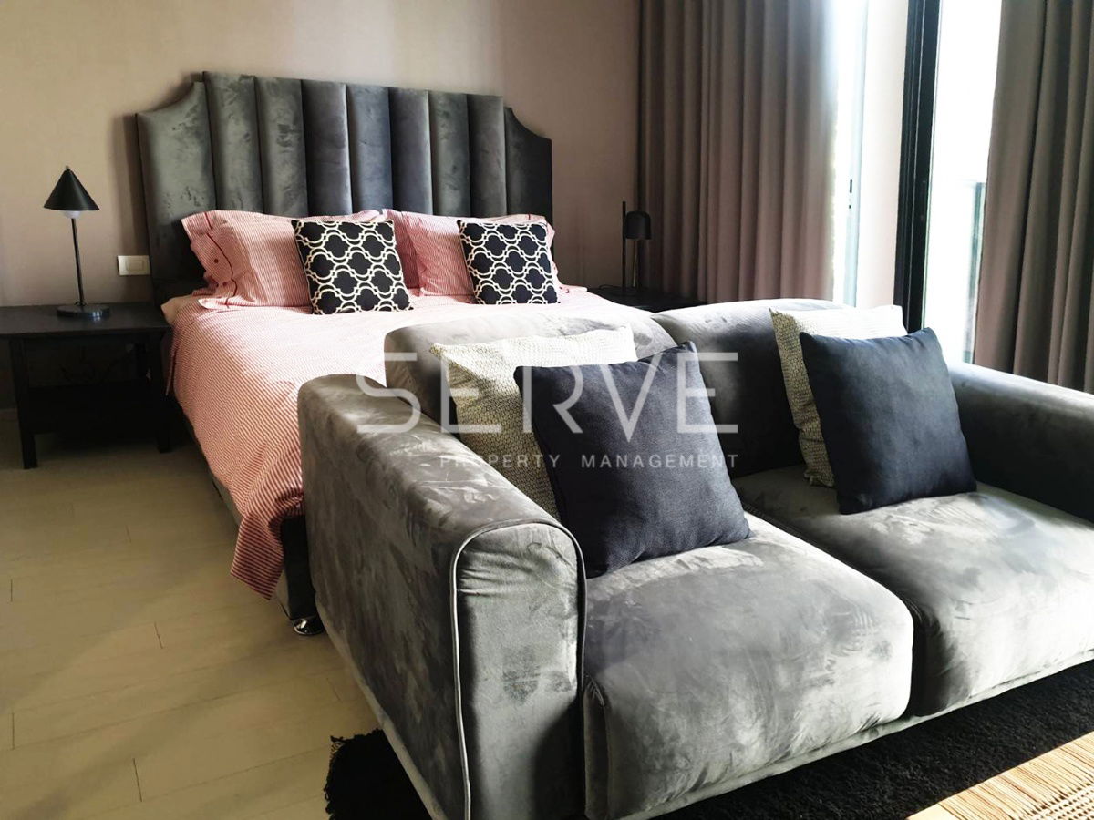 Studio with Partition Garden view Perfect Location BTS Phloen Chit at Noble Ploenchit Condo / For Rent