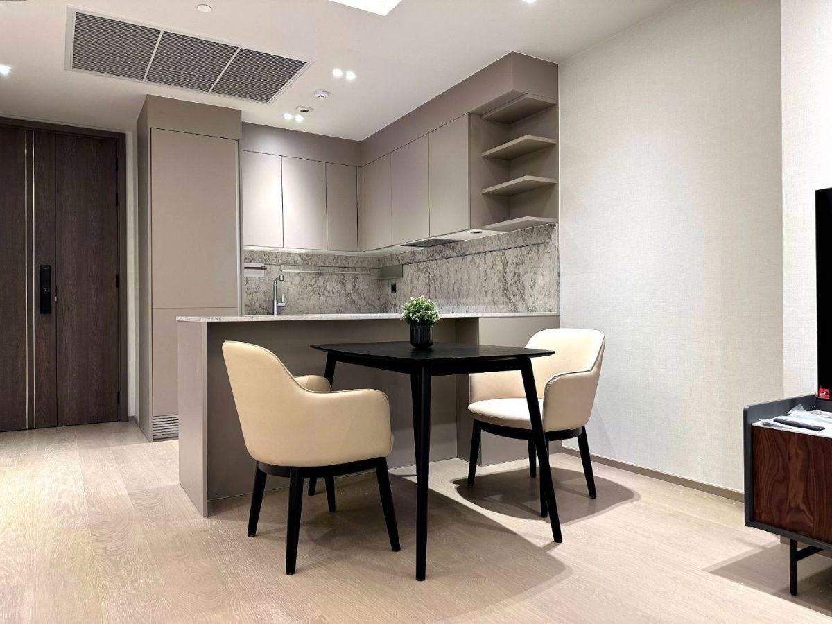 Luxury Condo for Rent | 1BR 57 Sq.m. 9th Floor | Private Parking | 75,000 THB/Month