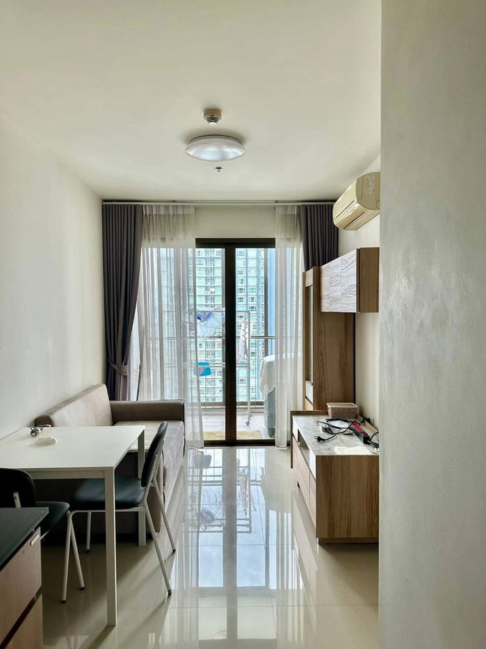 Condo for rent: Ideo Sathorn-Taksin. Beautiful unit, never been rented before. Great price, ready to move in.