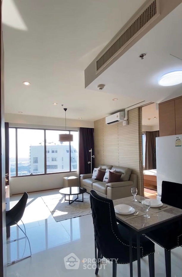 1-BR Condo at The Emporio Place near BTS Phrom Phong (ID 2003683)