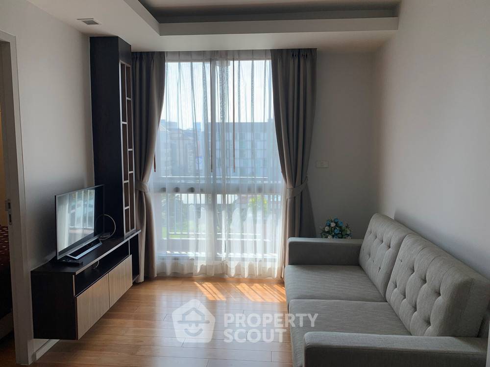 1-BR Condo at Focus Ploenchit near BTS Nana (ID 402640)