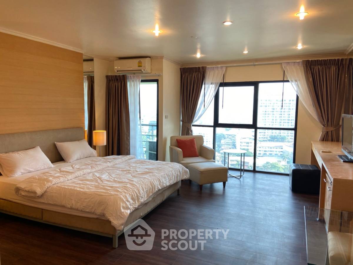 1-BR Condo at Sathorn Gardens near MRT Si Lom (ID 514888)