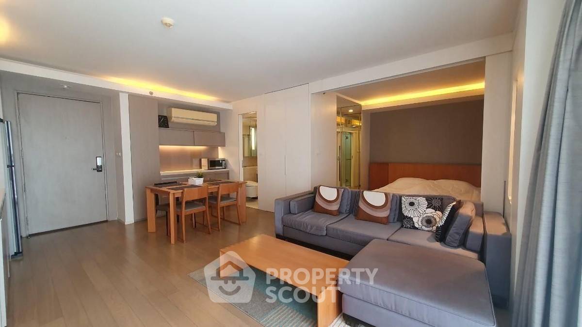 1 居公寓，位于 Mode Sukhumvit 61，靠近 BTS Ekkamai（ID 1898879）