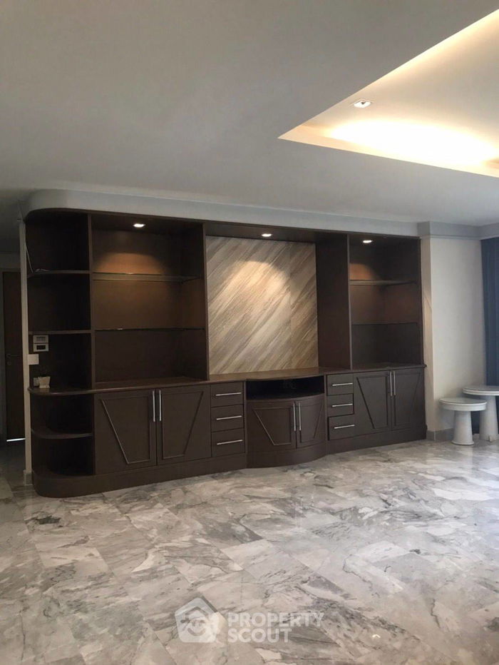 คอนโด 4 ห้องนอน แอท ดีเอส ทาวเวอร์ 1 ใกล้ BTS พร้อมพงษ์ (ID 1888352)