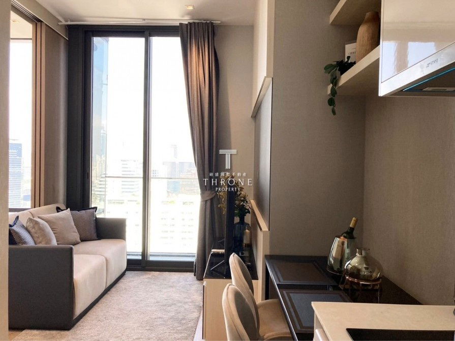 For Rent ✨️: Ashton Silom  (1 bed) 32.39 sq.m. 27,000 THB Tel. 092-423-5675 Cate