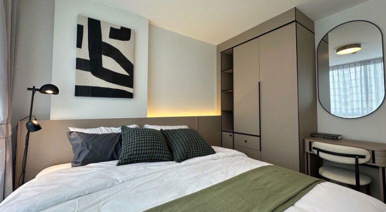 Chateau In Town Phahol                  11