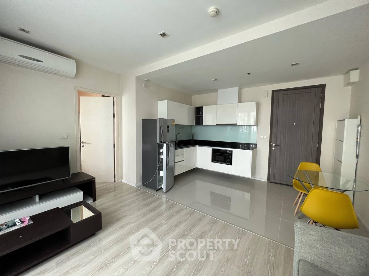 1-BR Condo at Quinn Condo Ratchada 17 near MRT Sutthisan (ID 993755)