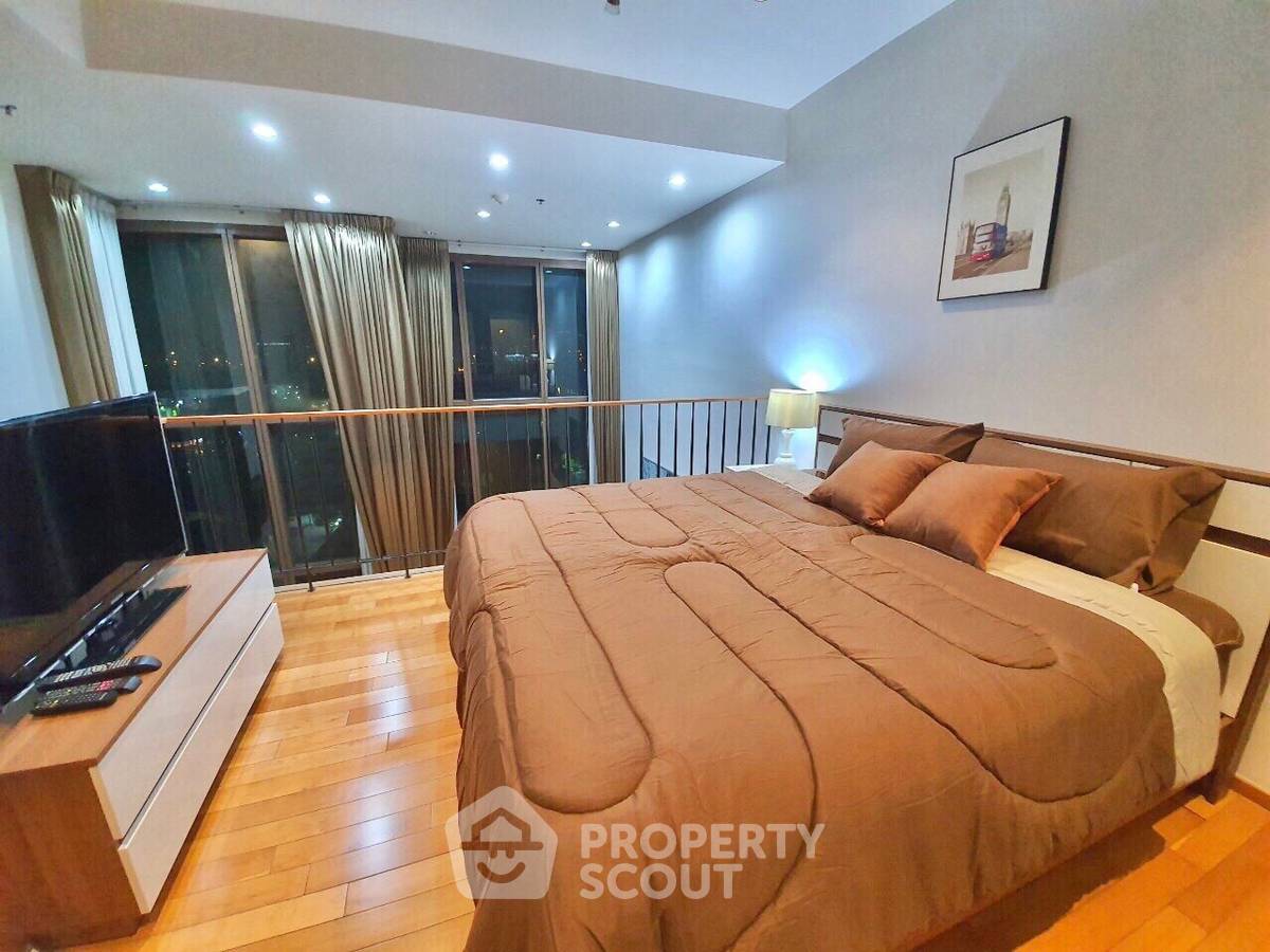 1-BR Condo at The Emporio Place near BTS Phrom Phong (ID 390088)