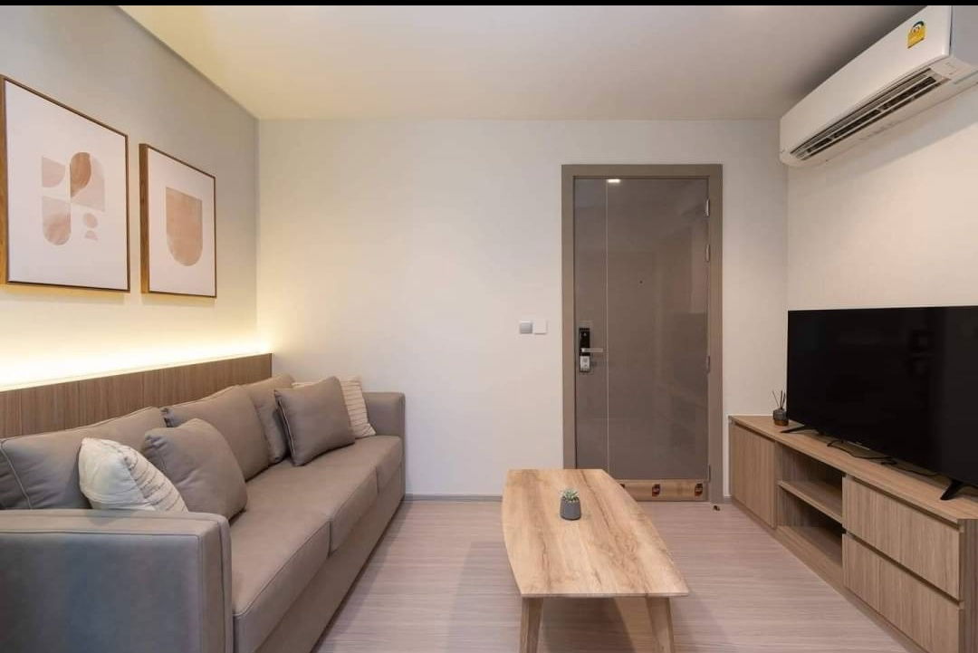 Life Asoke Rama9 good unit for rent