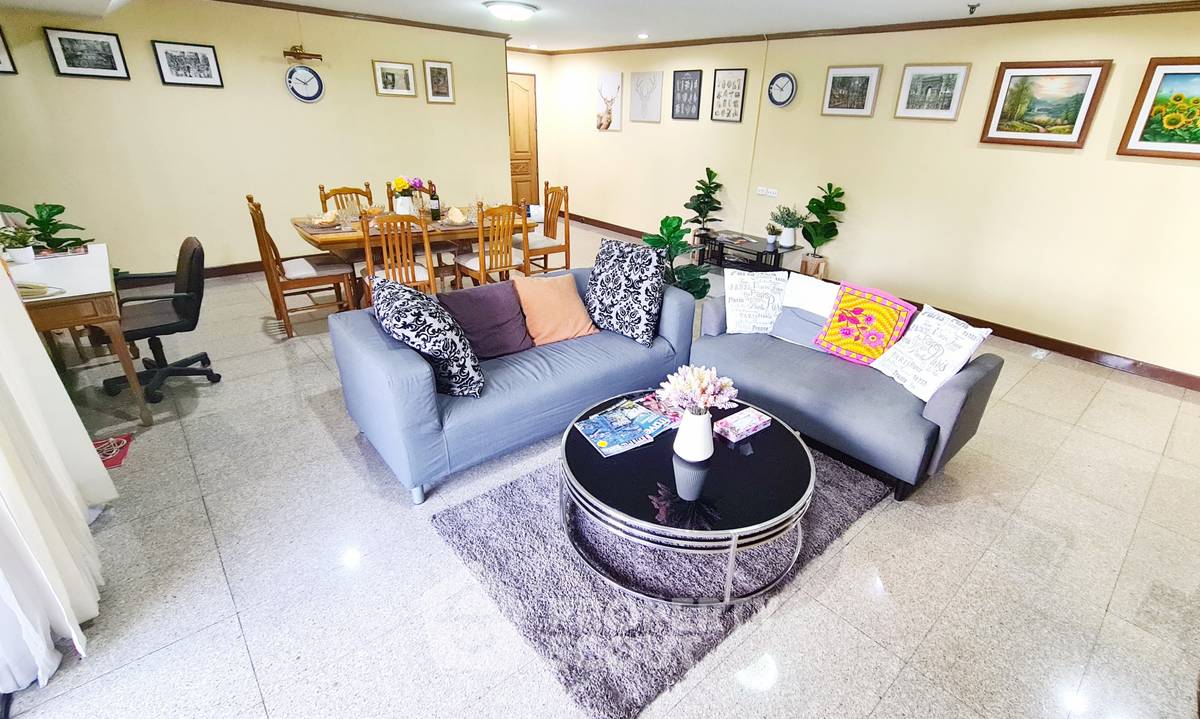 2-BR Condo at Prestige Towers Condominium near MRT Sukhumvit (ID 882726)