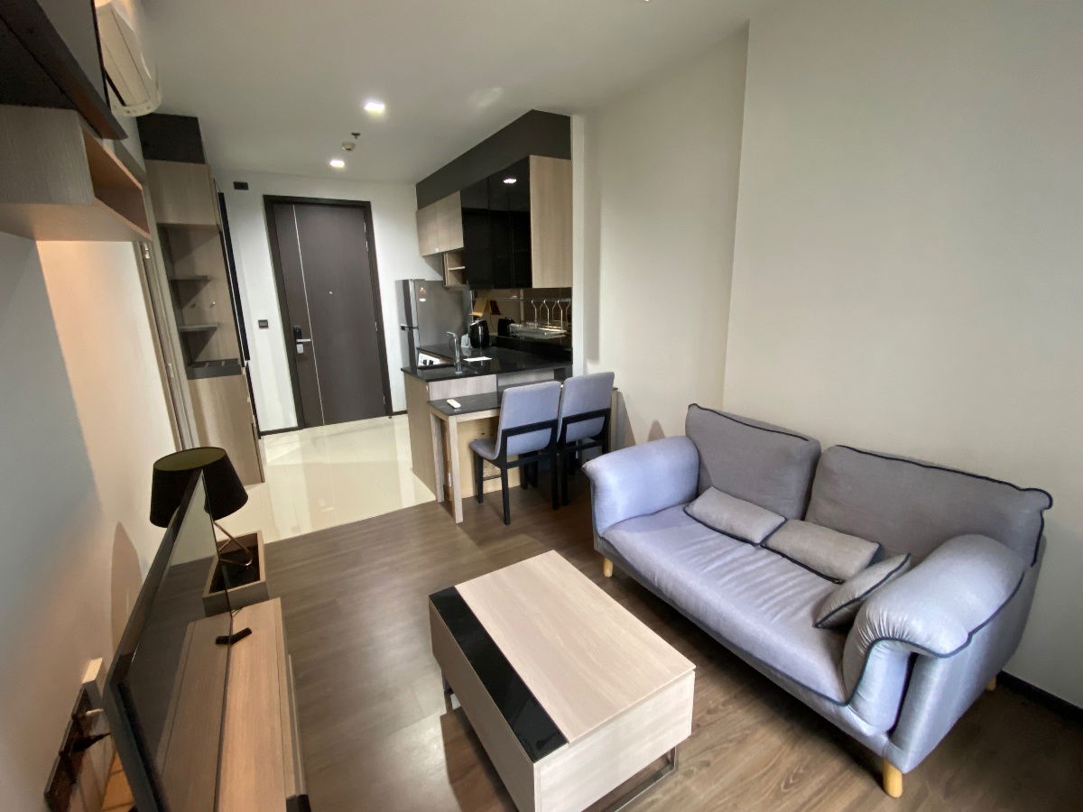 T112 Condo for rent The LINE Asoke-Ratchada, room size 35 sq.m. Fully furnished + electrical appliances, good price.