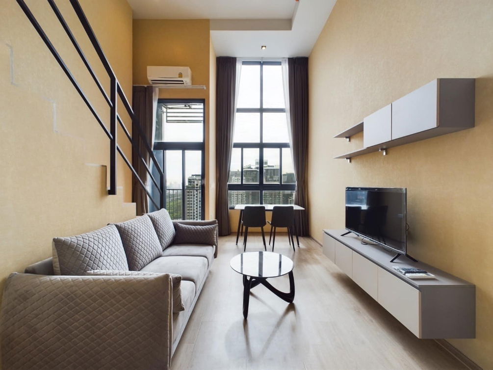 Ideo Rama 9 - Asoke: Experience Luxury Living in the Heart of the City, Where Comfort Meets Convenience