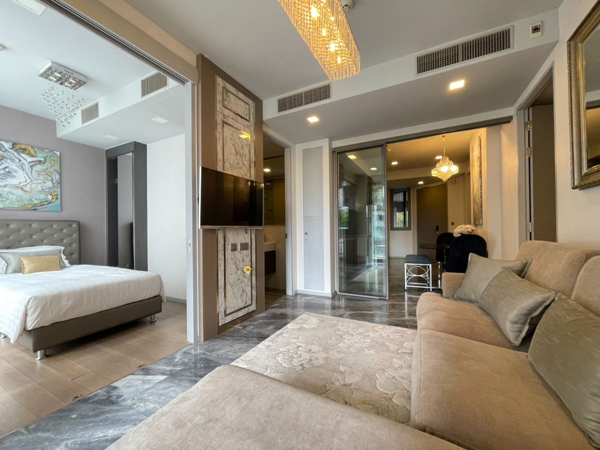 For rent luxury pet friendly condominium 2 bedroom in phompong location