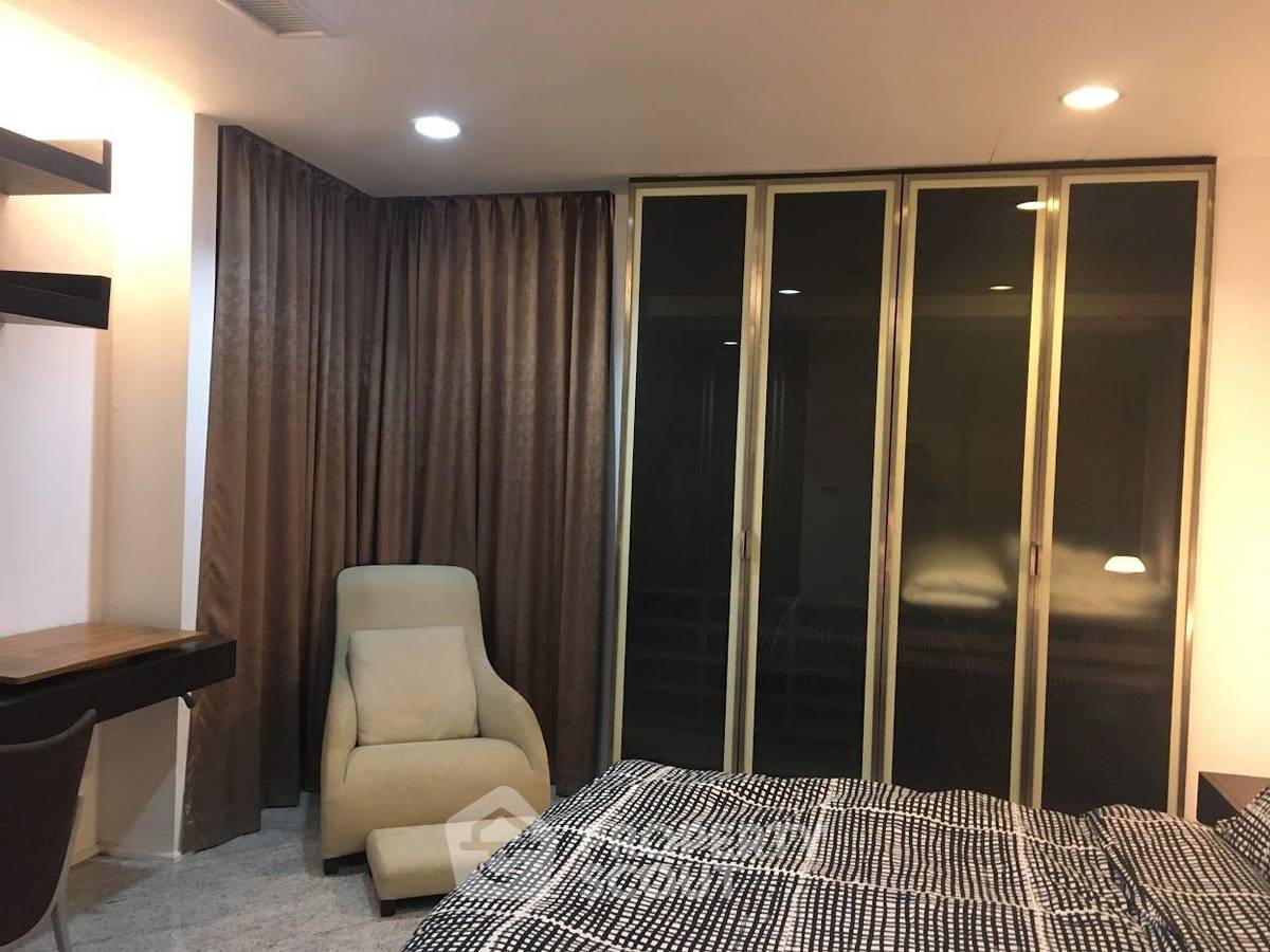 3-BR Condo at Baan Somthavil Condominium near BTS Ratchadamri (ID 1034649)