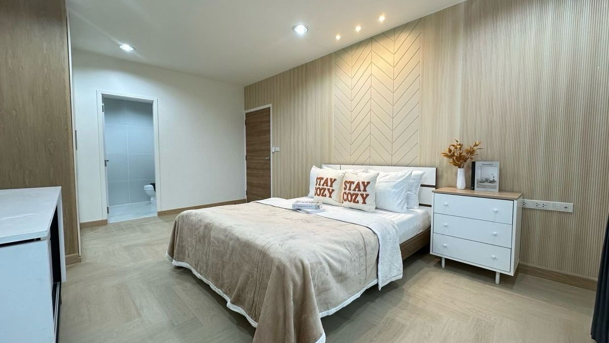 Renova Residence 80 sq.m.  Eng 中 日 Please add LINE ID @806qphgn o8415o5483