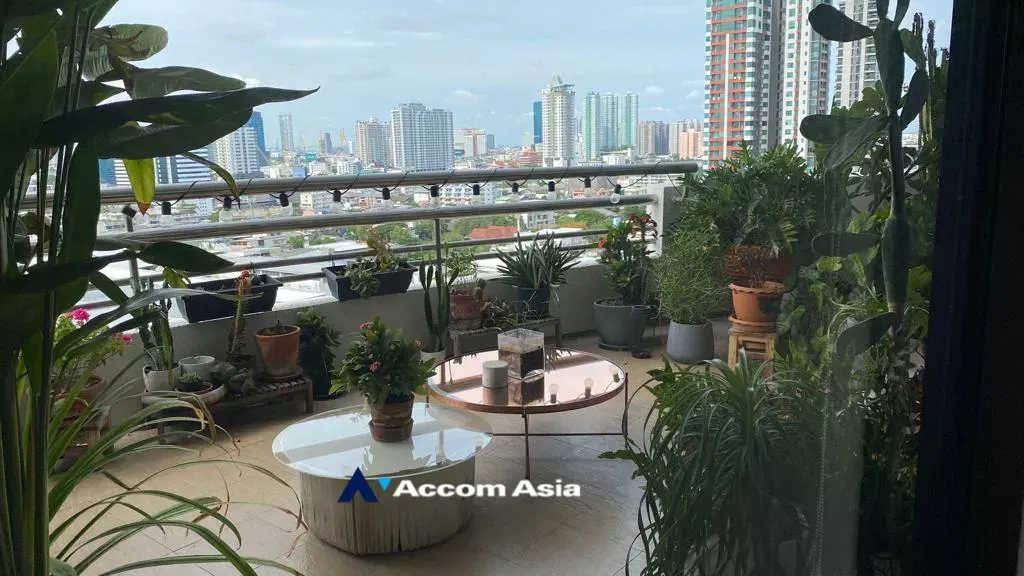 🔼🔽 AccomA 📩  3 BR Condominium @Baan Yen Akard (25980)