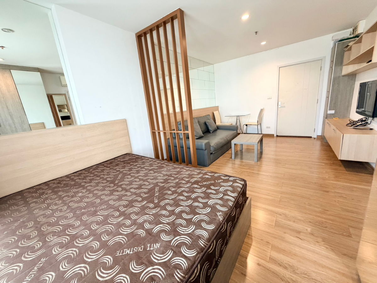 P-120475 Condo for rent The Tree Interchange fully furnished (Confirm again when visit).