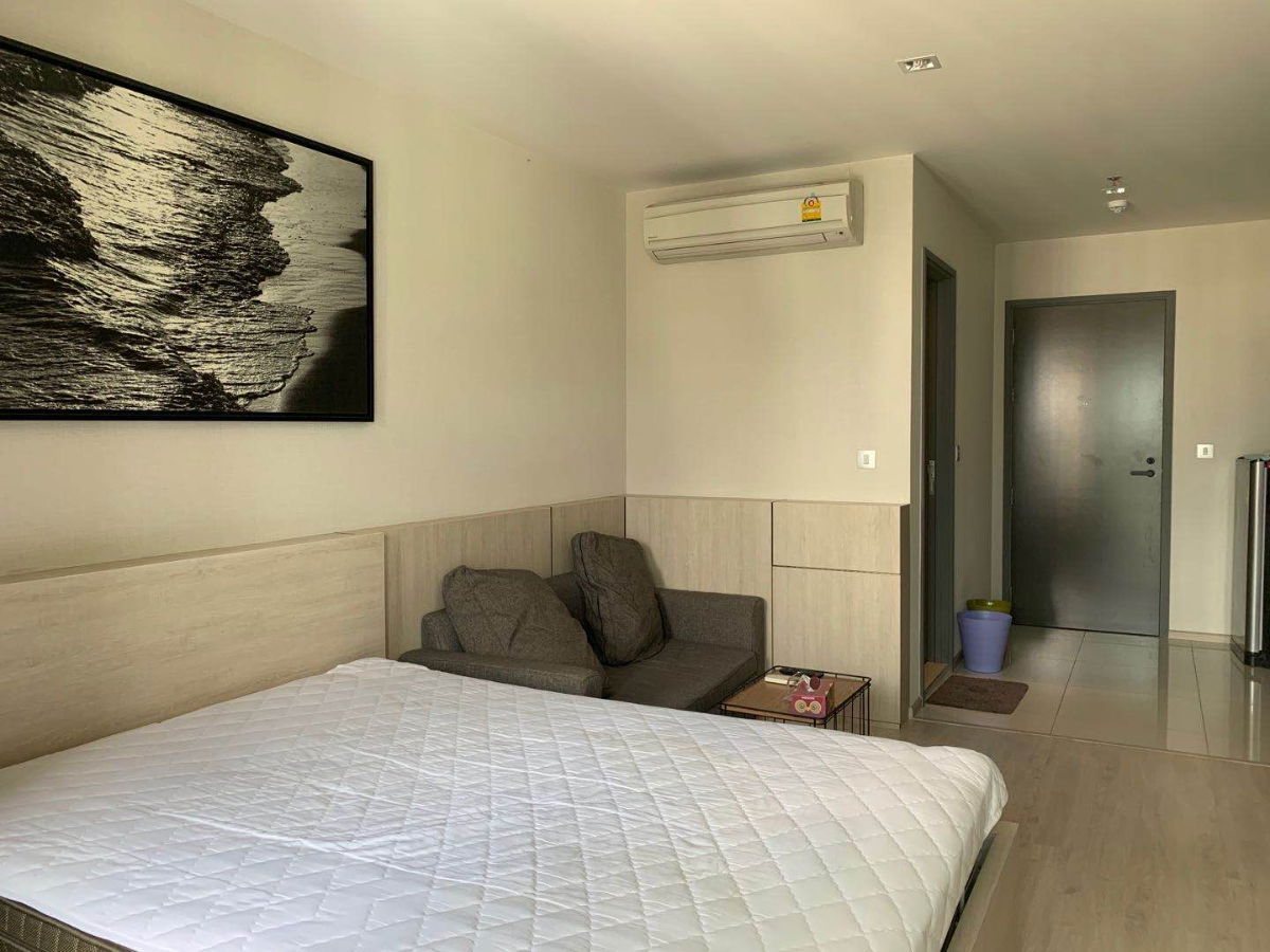 Studio unit for rent at Rhythm Rangnam