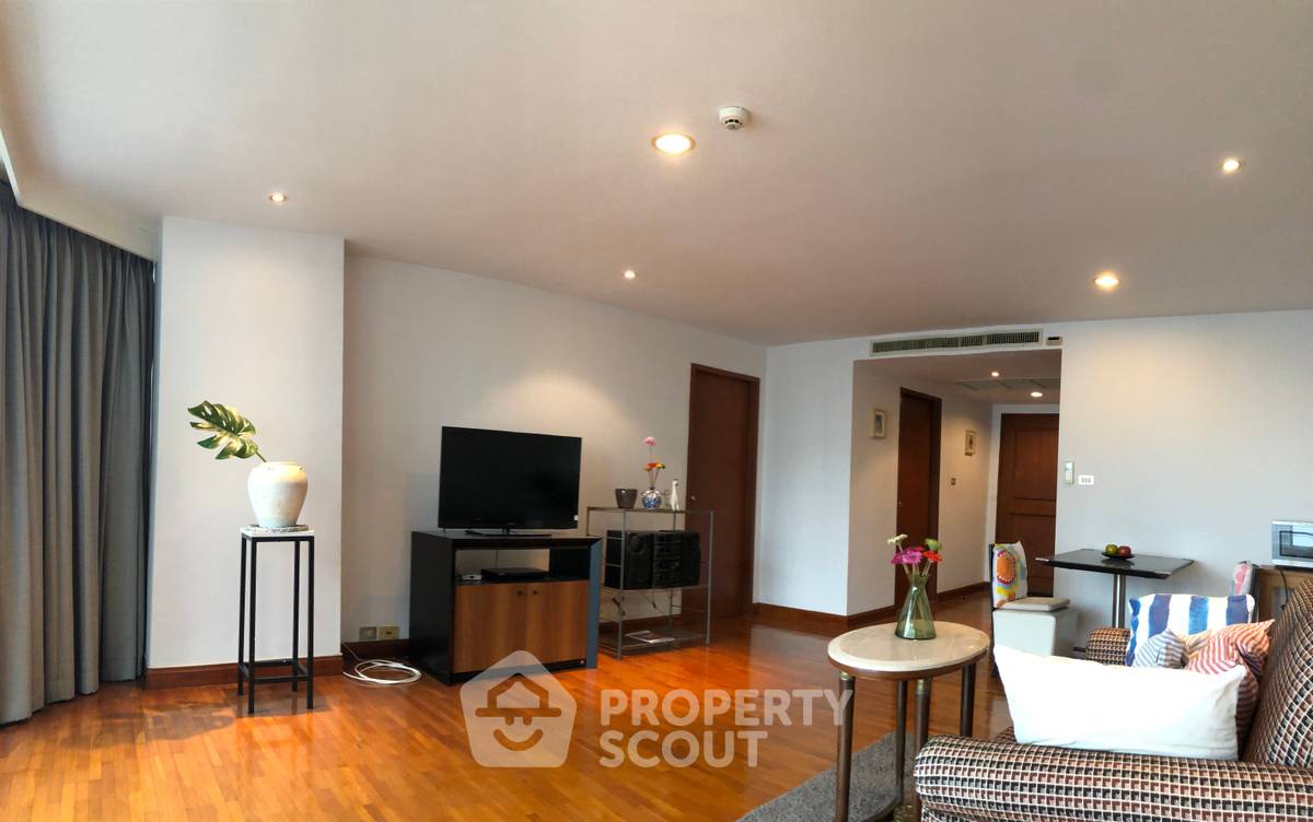 1-BR Condo at Lake Avenue Sukhumvit 16 near BTS Asok (ID 732564)