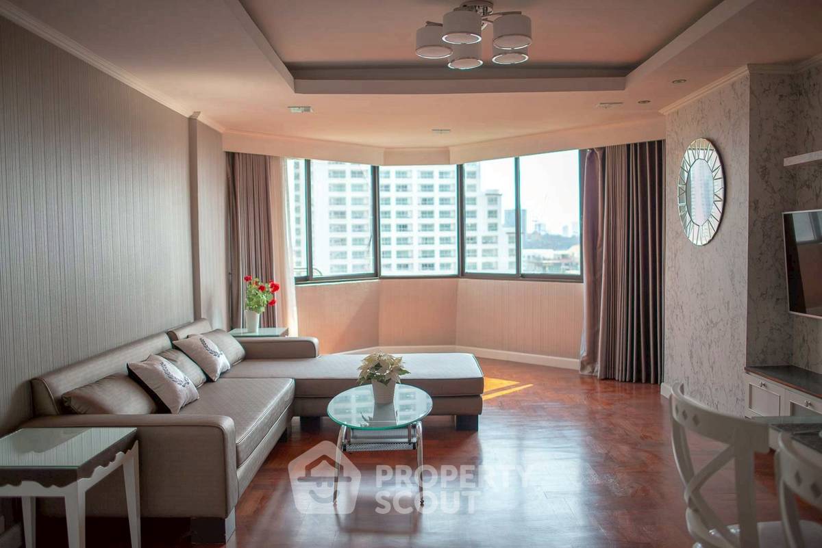 1-BR Condo at Lake Avenue Sukhumvit 16 near BTS Asok (ID 2443693)