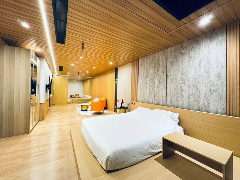 Condo for Rent at State Tower (D6812015)