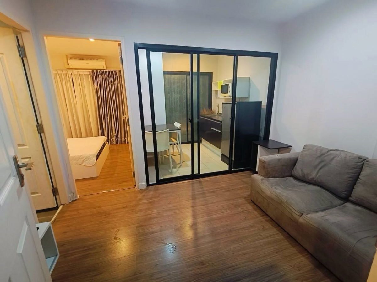 Hallmark                        Ngamwongwan