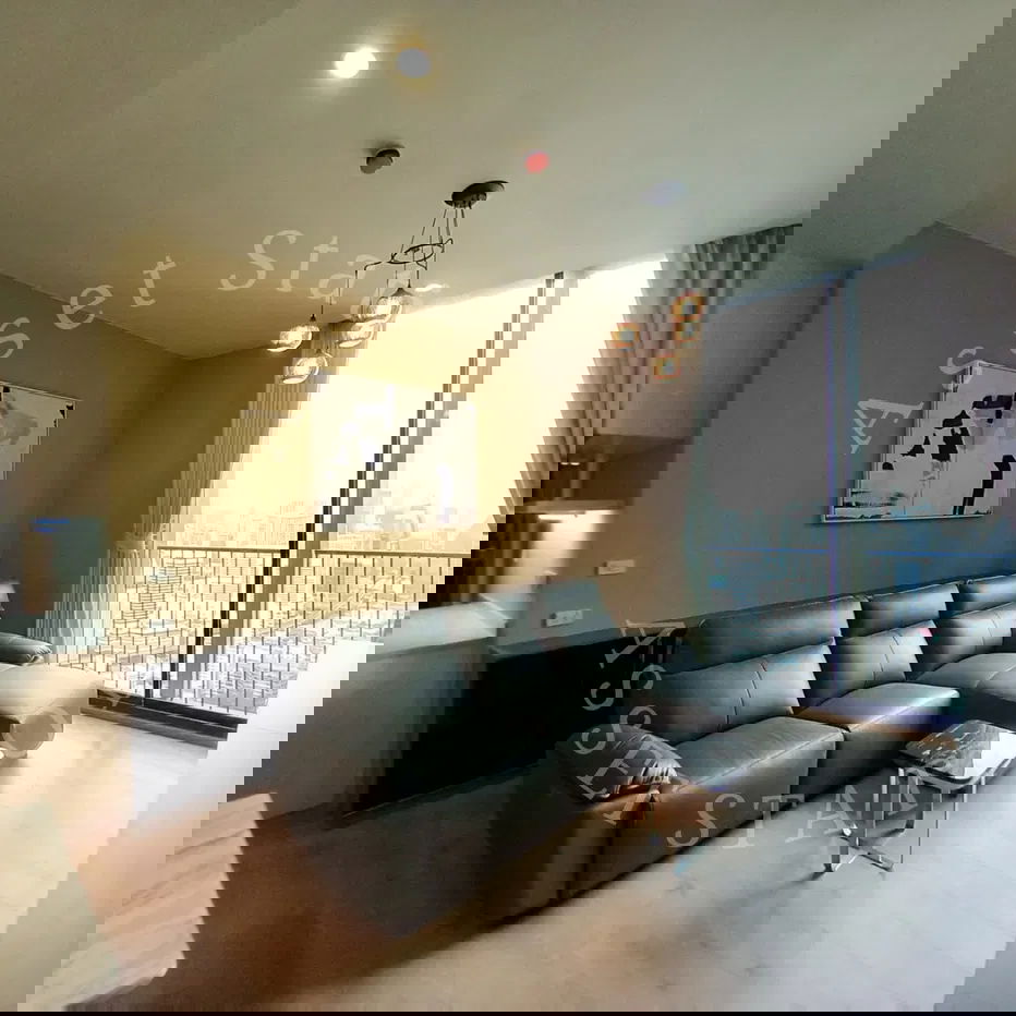 🤩 Great rental deal at Noble BE 19! Beautiful and luxurious unit with convenient transportation 🚄 Close to MRT Sukhumvit and BTS Asok