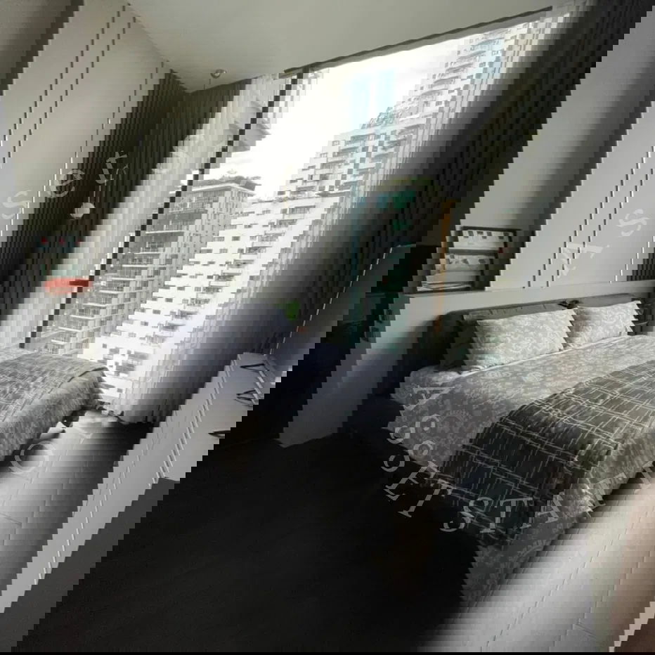 🚅 ဒီမှာ !