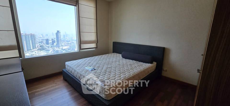 2-BR Condo at Watermark Chaophraya near BTS Krung Thon Buri (ID 2490940)