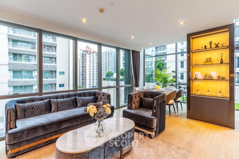 2-BR Condo at The Room Sukhumvit 21 near MRT Sukhumvit (ID 2467889)