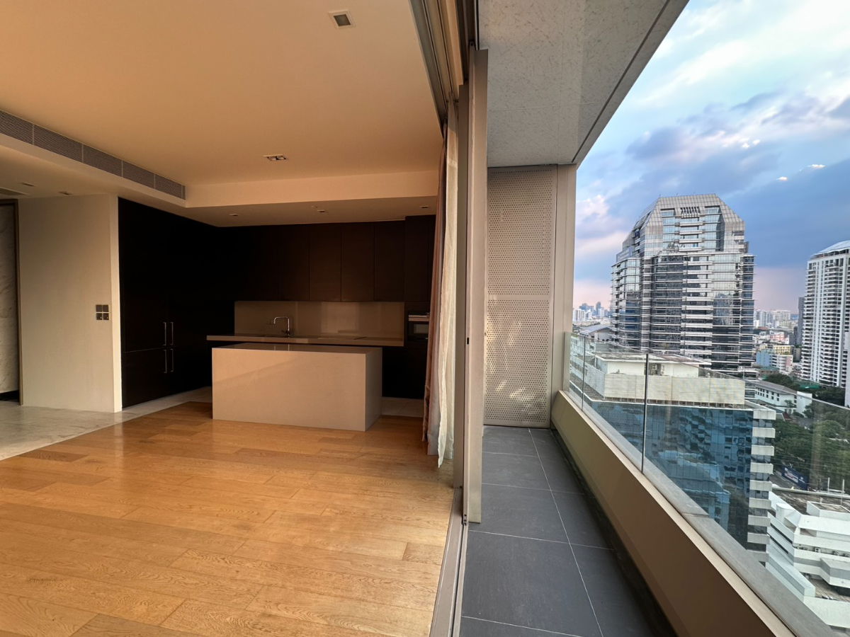 Condo for rent Saladaeng One Monthly 80,000 thb.