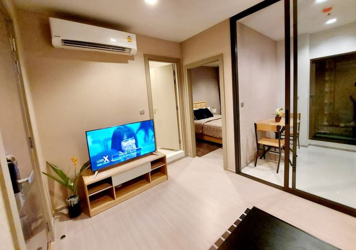 Life Asoke Rama9. 1bed 33sqm. Line id: @pfagent