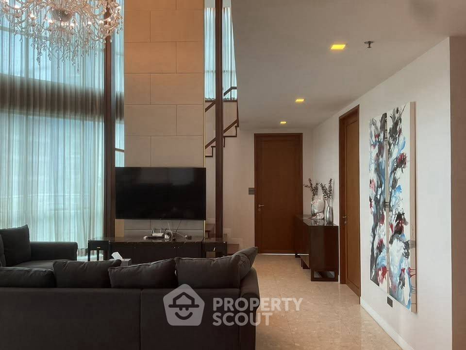 3-BR Condo at The Rajdamri near BTS Ratchadamri (ID 2300438)