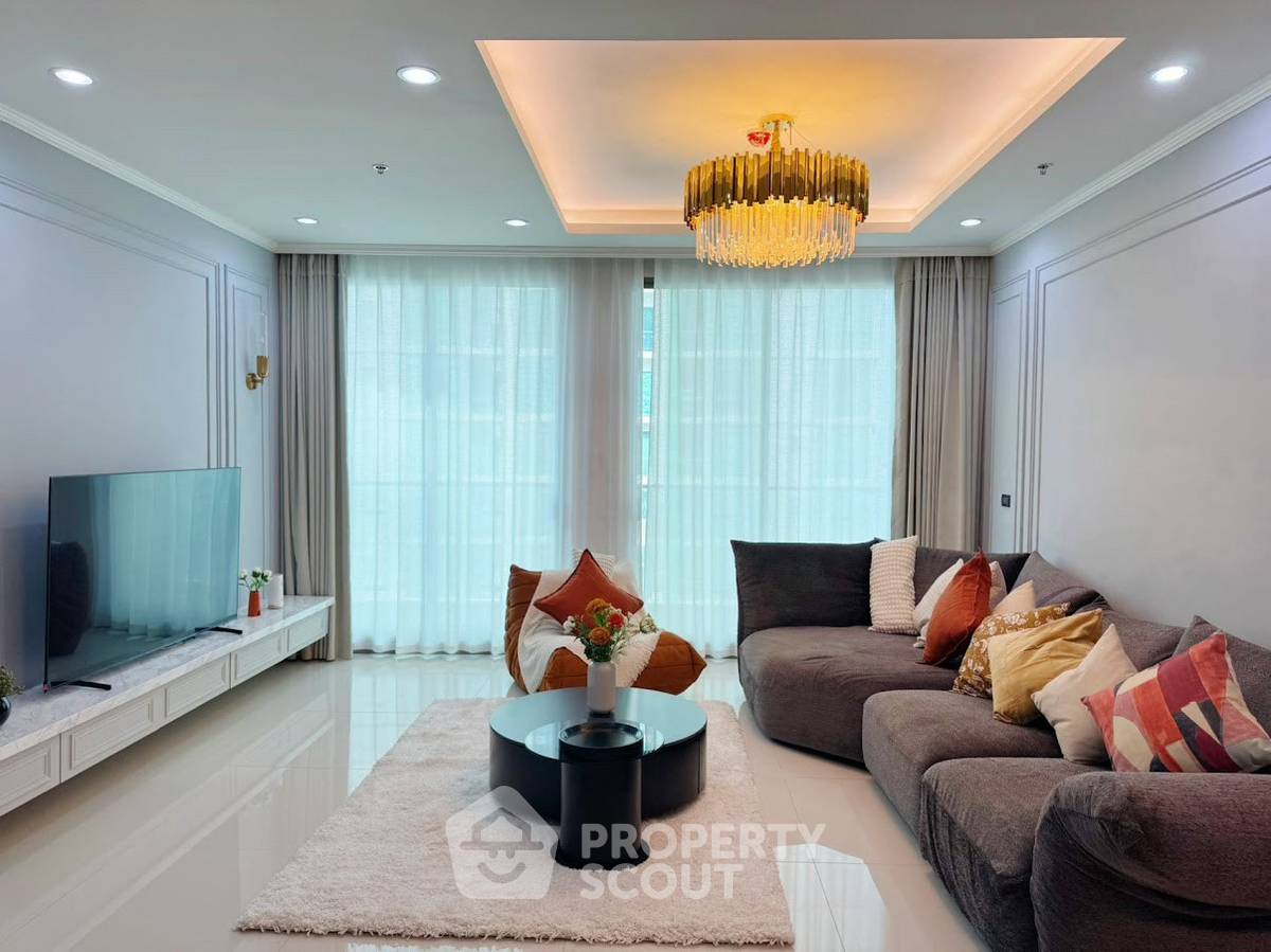3-BR Condo at Supalai Oriental Sukhumvit 39 near MRT Phetchaburi (ID 2491382)