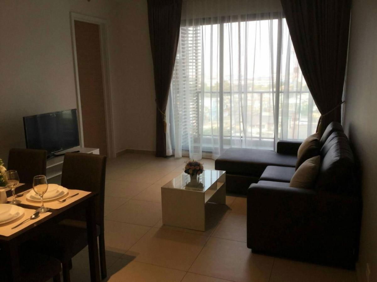 Condo for Rent: The Lofts Ekkamai Near BTS Ekkamai