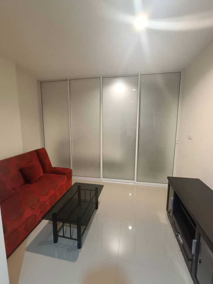 Fully furnished room for rent , near ARL and MRT Huamak station
