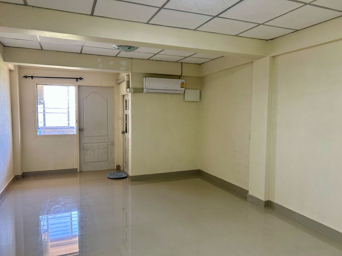 Condo for rent, 1 bedroom, 1 bathroom, Building 6, 7th floor, Intraview Condotown, ready to move in.