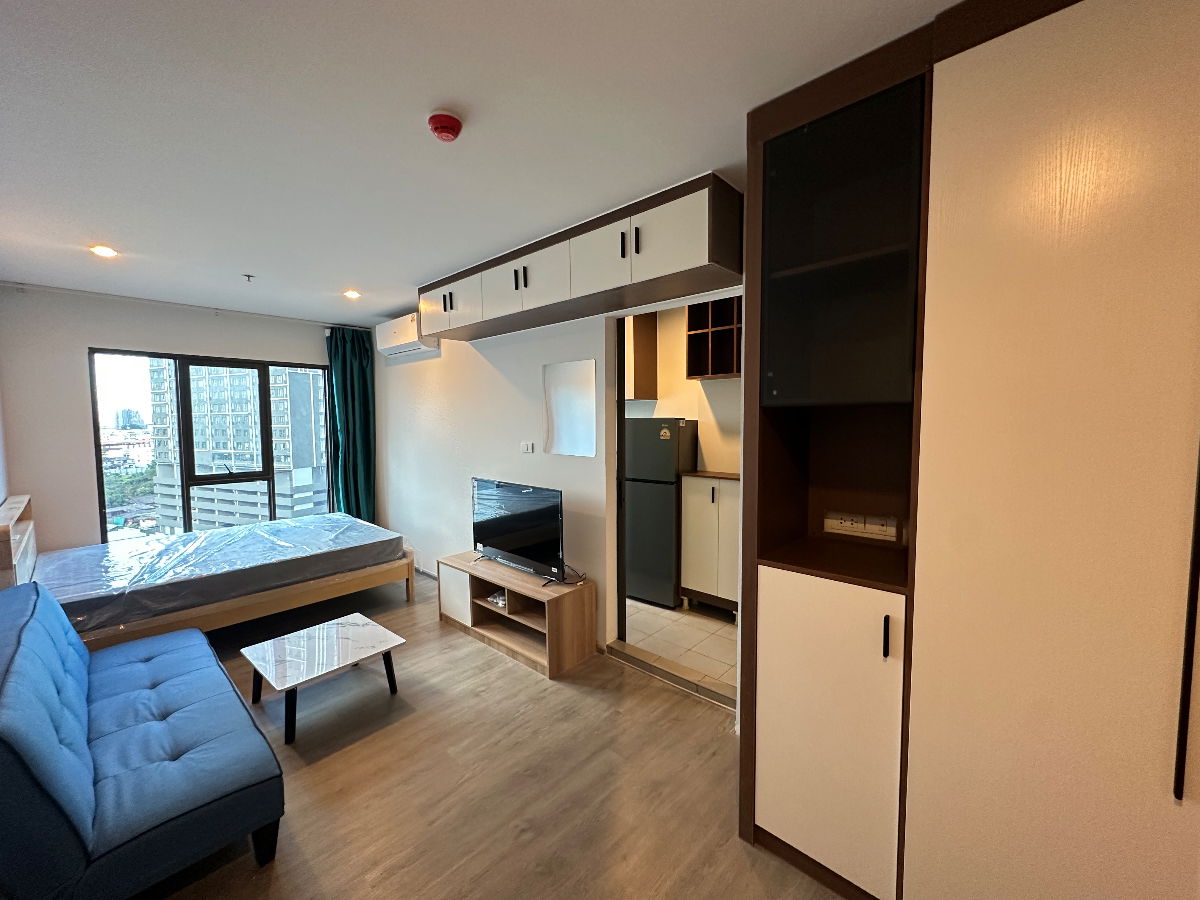 Regent Home Wutthakat | Price 9,500 THB | Move in this month and get a discount to 9,000 THB!! Beautiful room, great location, fully furnished.