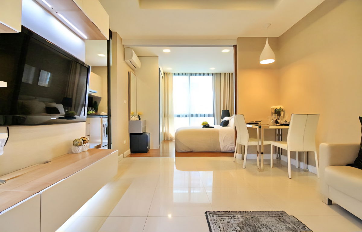 🏢 **For Rent: The Metropolis Samrong**   Condo directly next to BTS (0 meters)!!! Easy commute and convenient living.