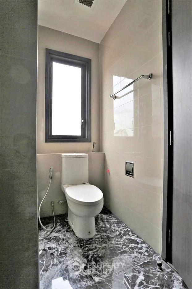 1-BR Condo at The Edge Sukhumvit 23 near MRT Sukhumvit (ID 2443436)