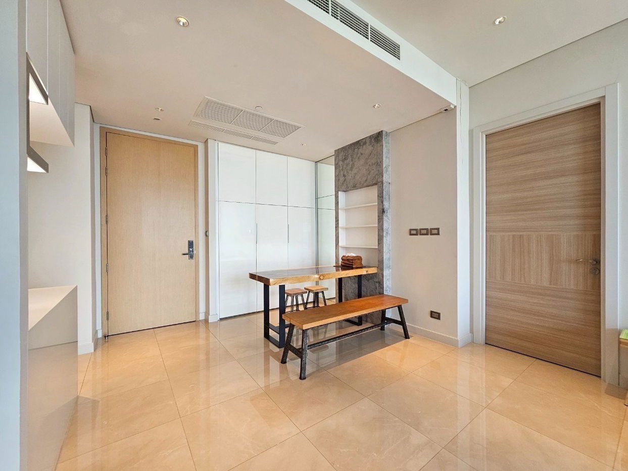 LTHC13935 – Condo for Rent | Sindhorn Residence | 111 sqm | 2 Beds 2 Baths | Near BTS Chidlom | 150K/Month | คอนโดให้เช่า สินธร เรสซิเดนซ์