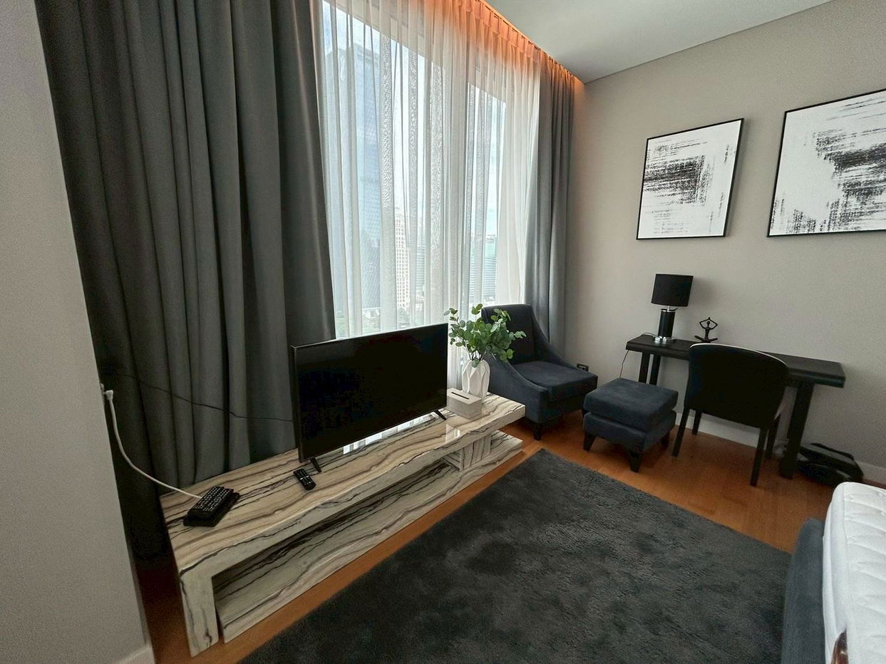 LTHC13936 – Condo for Rent | Sindhorn Residence | 140 sqm | 2 Beds 2 Baths | Near BTS Chidlom | 180K/Month | คอนโดให้เช่า สินธร เรสซิเดนซ์