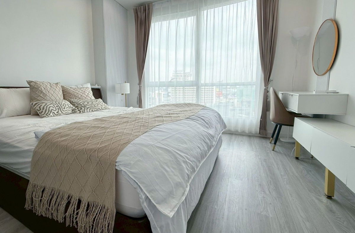 For Rent: Condo The Complete Rajprarop near BTS + Air Port Link *New Room* at Line: @homefinder