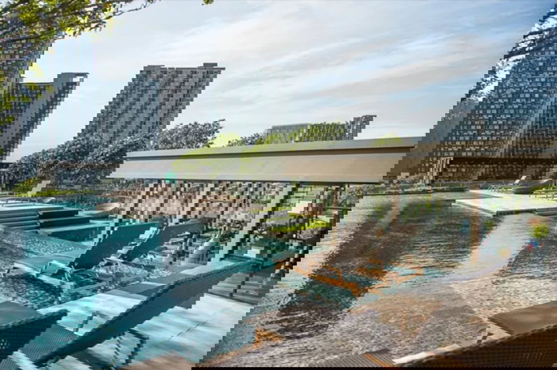 สตูดิโอพร้อมฉากกั้นชั้นซุปเปอร์ไฮ