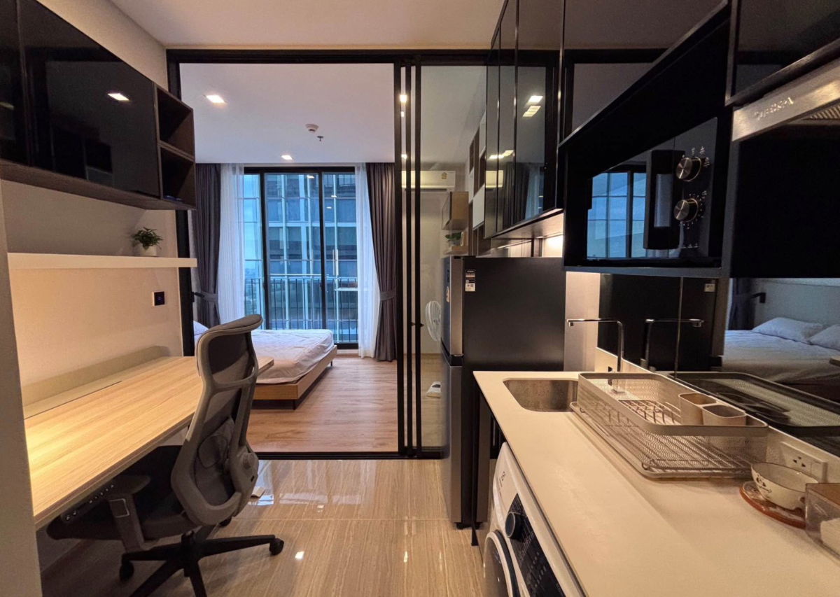 Noble Around                     Ari