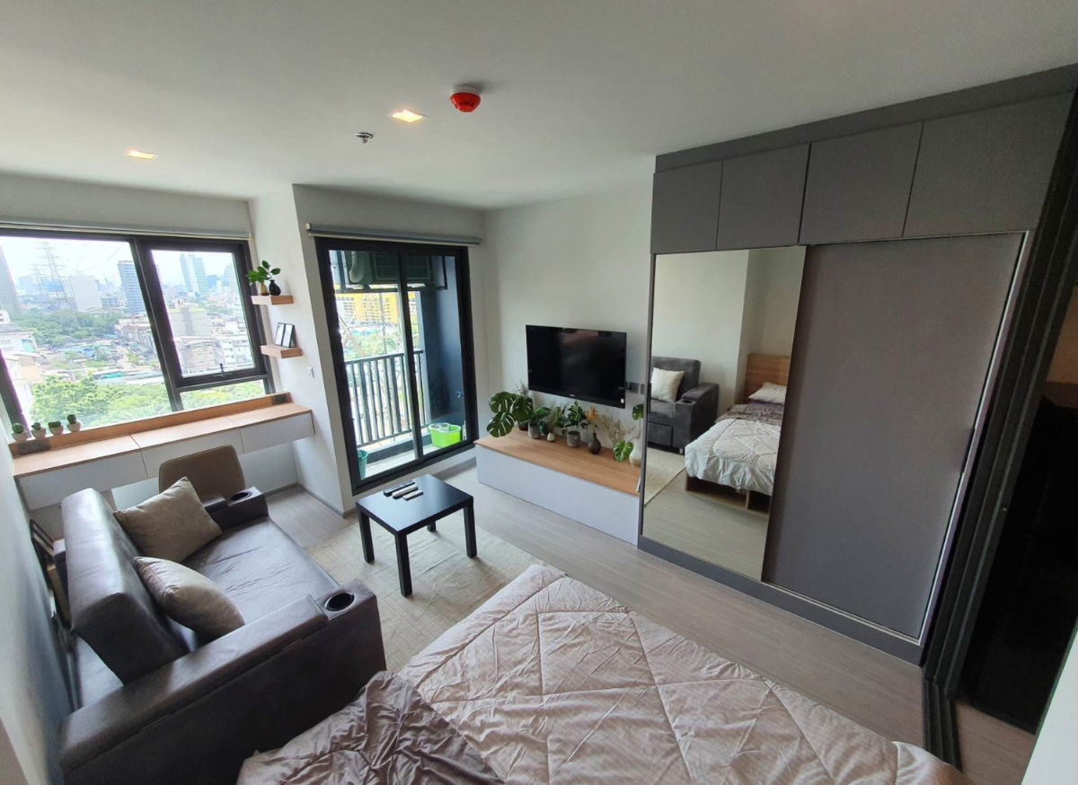 Life                         Ladprao