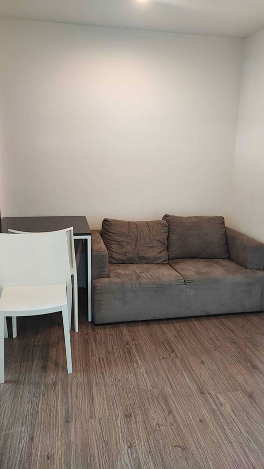 Hallmark                Ngamwongwan